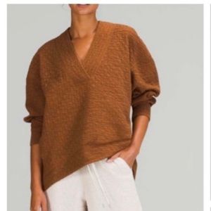 LULU LEMON RIPPLED V NECK PULLOVER